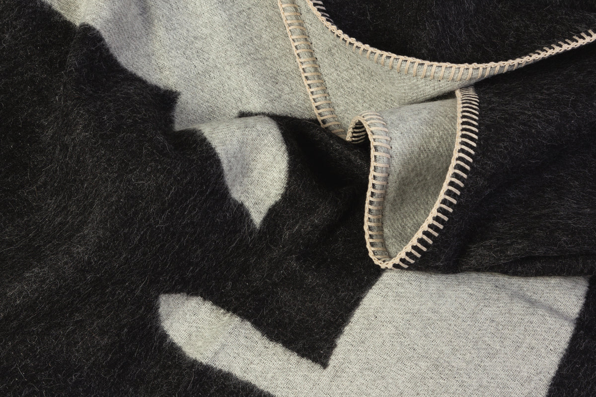 LOTTALOVE REVERSIBLE THROW