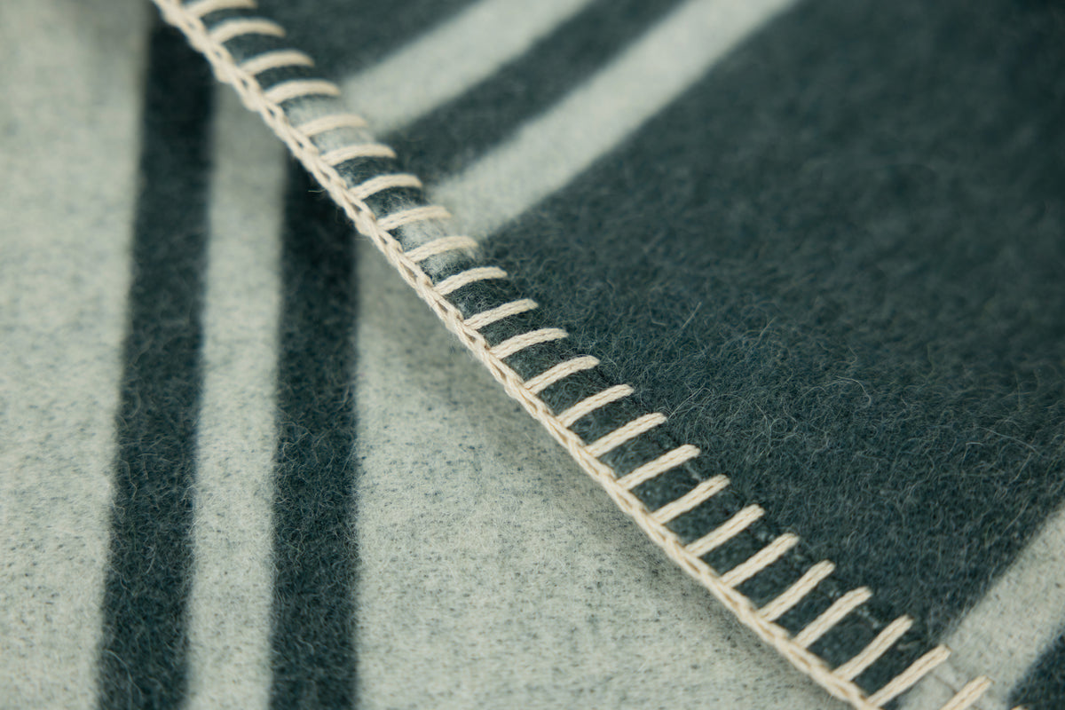 STRAITS REVERSIBLE THROW - CLOSED WEAVE